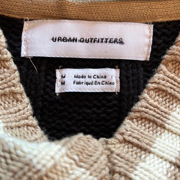 Urban Outfitters sweater Vest size Medium - Picture 2 of 3